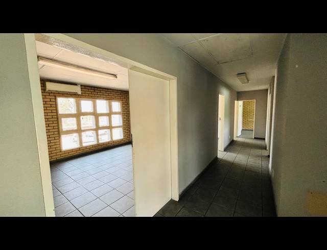 1,100M² WAREHOUSE TO LET IN ROBERTVILLE